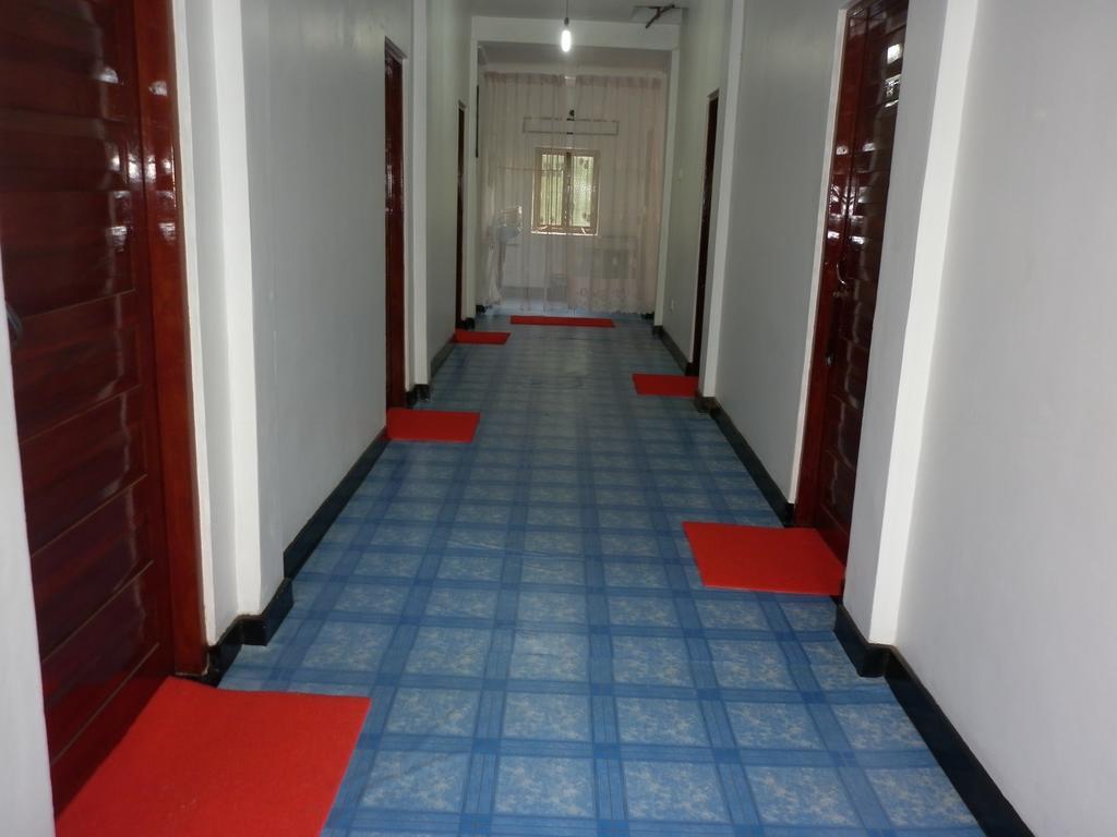 Luxman Guest House Полонарува Екстериор снимка